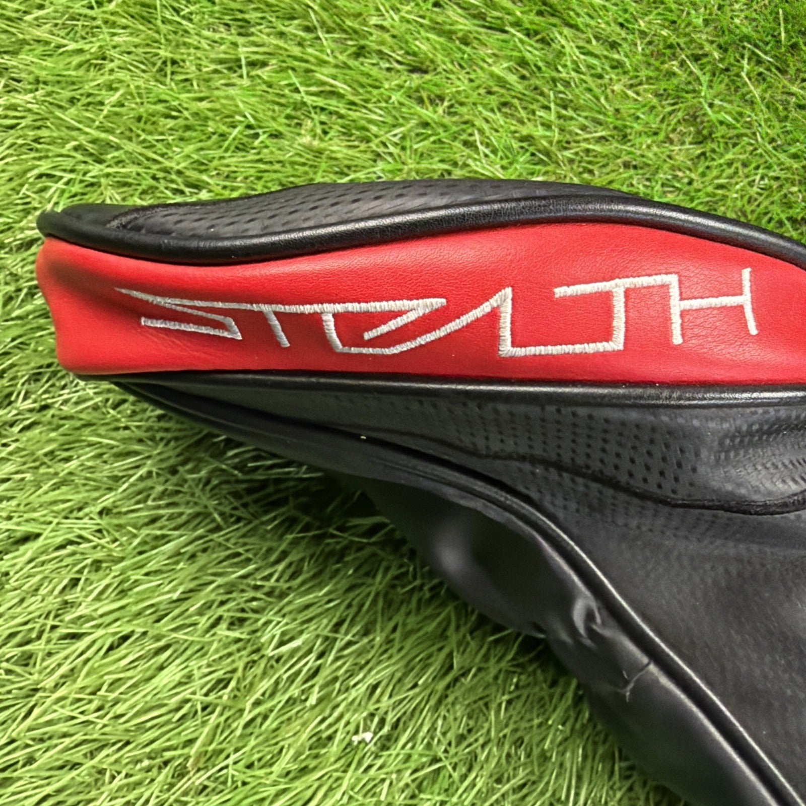 TaylorMade Stealth Driver Head Cover Black/Red