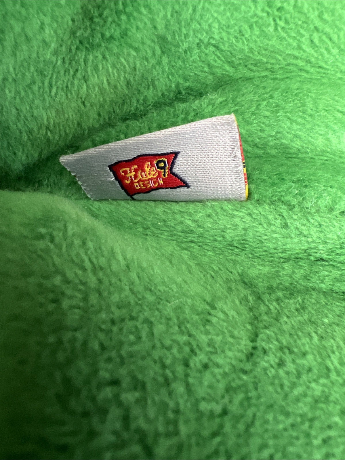 Hole 9 Design White Lucky Blade Putter Headcover Magnetic Closure