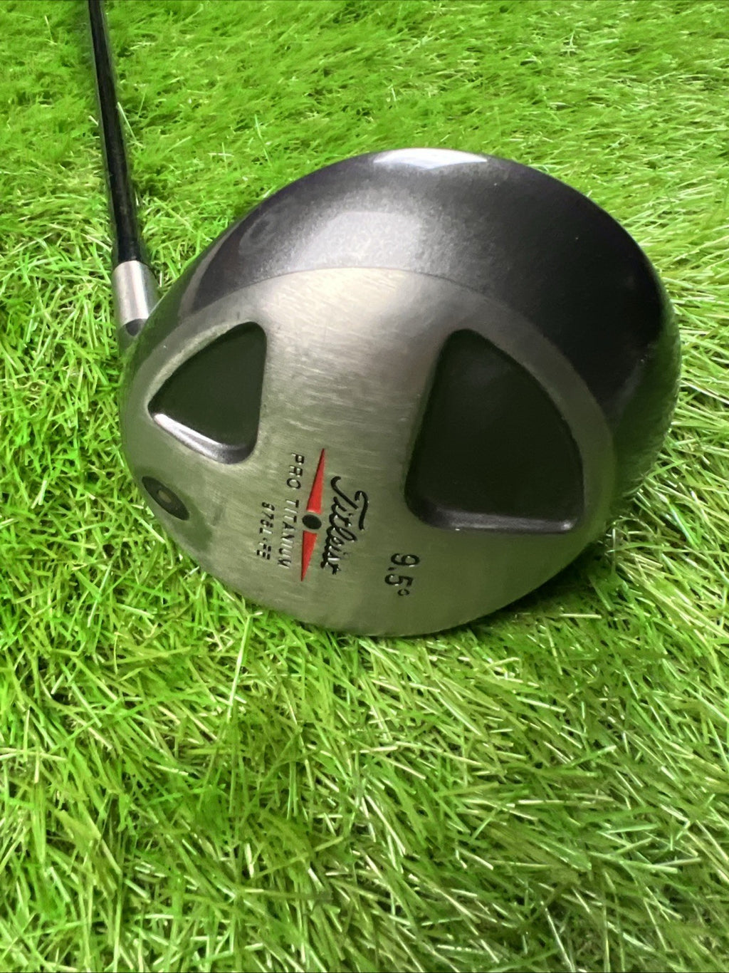 Titleist Titanium 975L-FE 9.5° Driver RH Fujikura Speeder Stiff Flex Shaft 45"