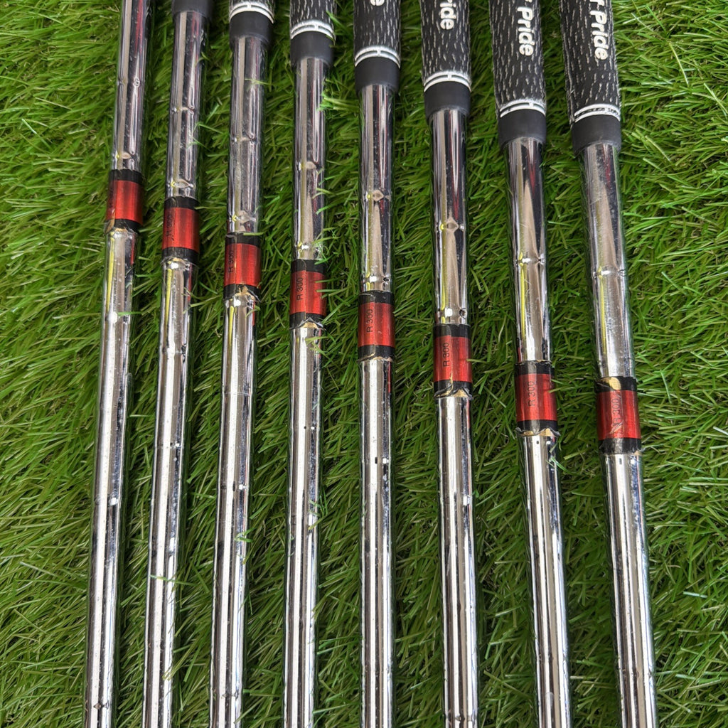Titleist 690 MB Forged Iron Set (3-PW) RH Dynalite Gold R300 Reg Flex Shafts