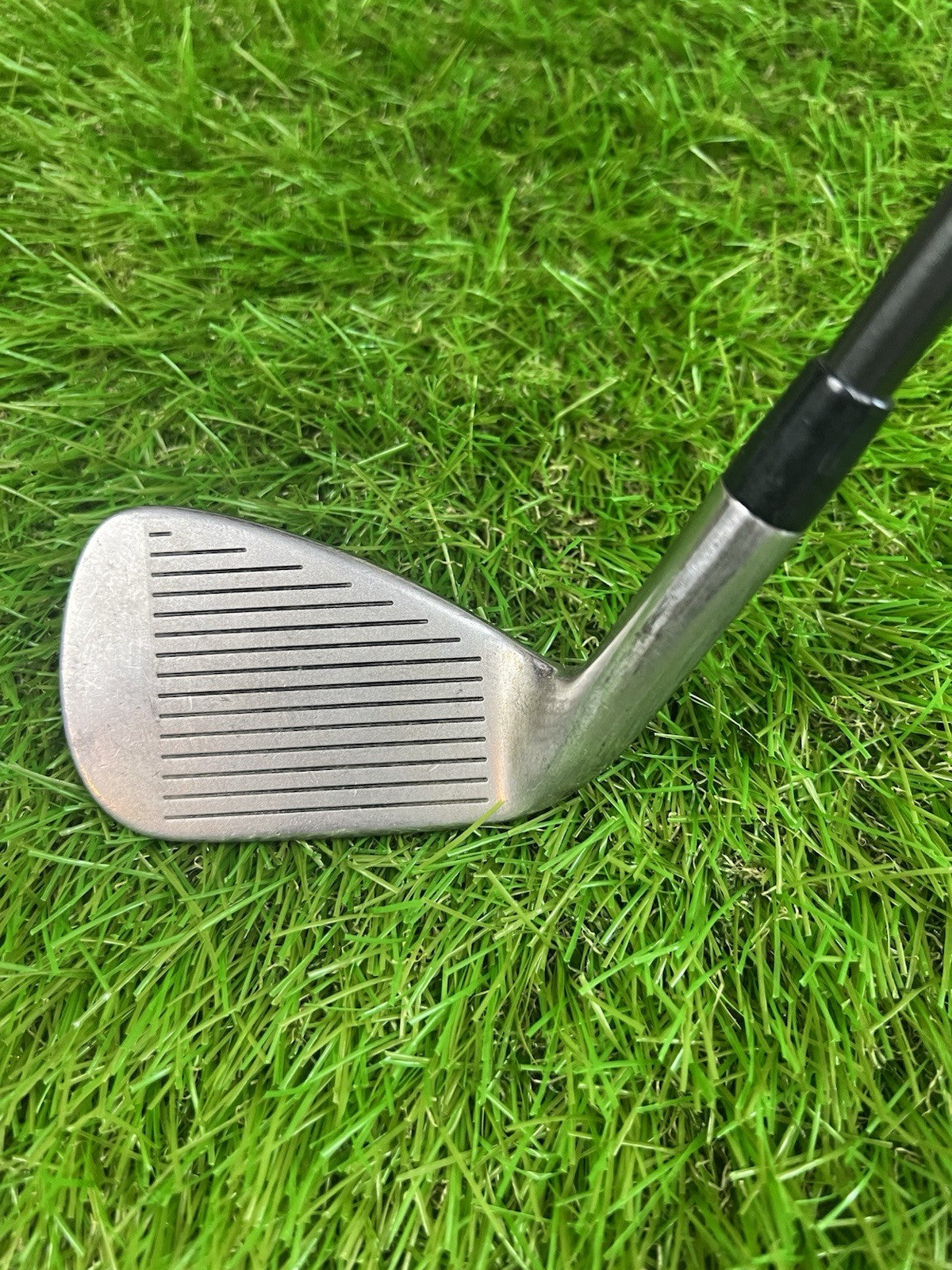 Titleist DCI 981 SL 9 Iron RH Ultralite L Flex Shaft with Swing Aid Grip 35"