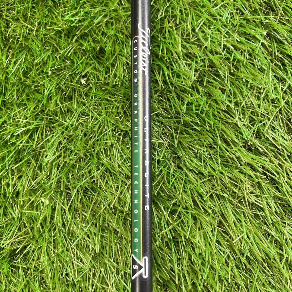 Titleist 975D Titanium Driver 10.5° RH Ultra Lite Stiff Flex Shaft 45"