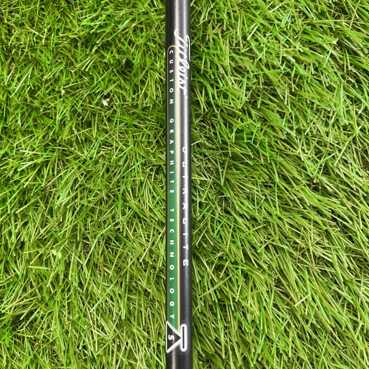 Titleist 975D Titanium Driver 10.5° RH Ultra Lite Stiff Flex Shaft 45"