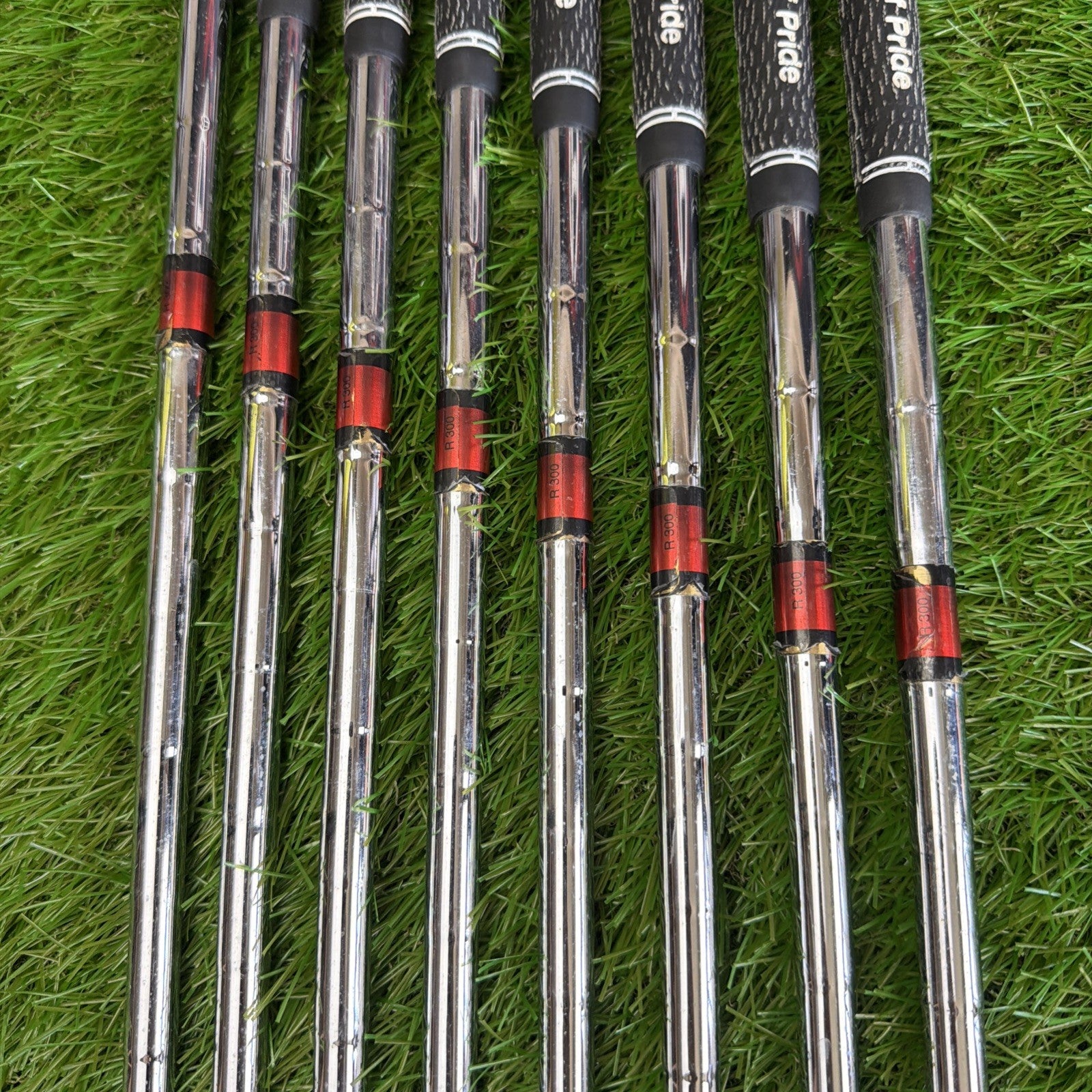 Titleist 690 MB Forged Iron Set (3-PW) RH Dynalite Gold R300 Reg Flex Shafts