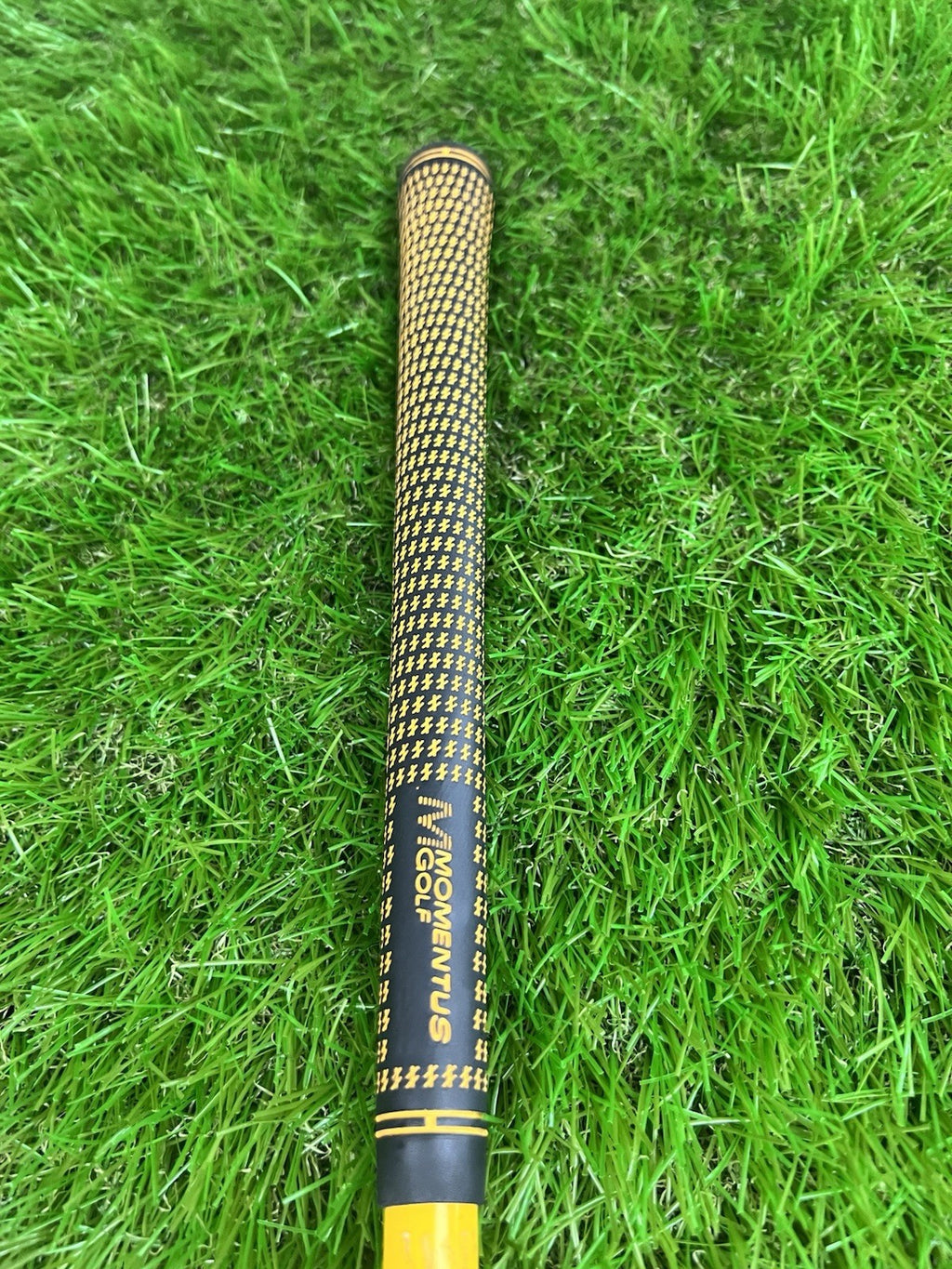 Momentus Chipping Wizzard RH 42 Degree 175 Gram Swing Trainer 35.5"