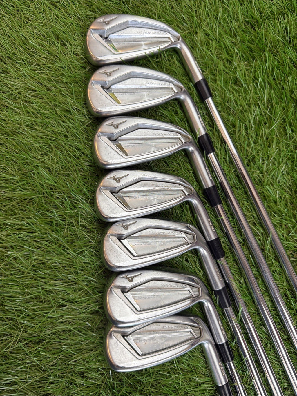 Mizuno JPX 919 Iron Set (4-PW) Hot Metal RH Nippon Tour105 Regular Flex Shafts