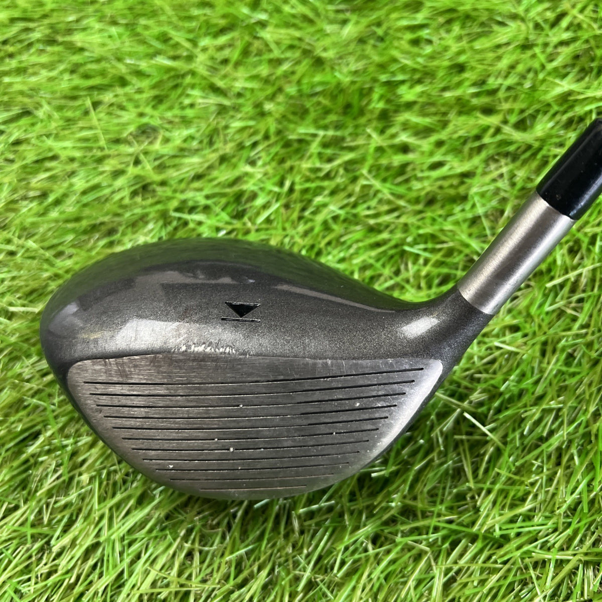Titleist 975D Titanium Driver 10.5° RH Ultra Lite Stiff Flex Shaft 45"