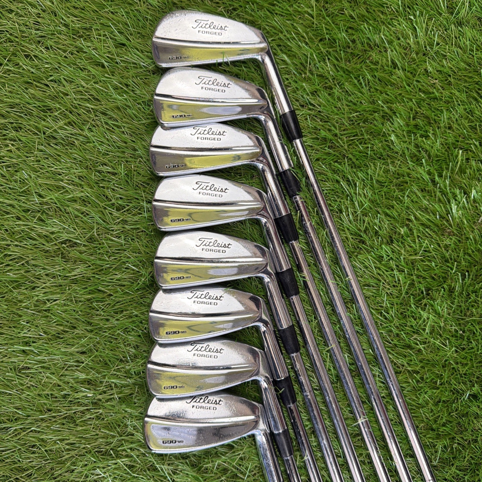 Titleist 690 MB Forged Iron Set (3-PW) RH Dynalite Gold R300 Reg Flex Shafts