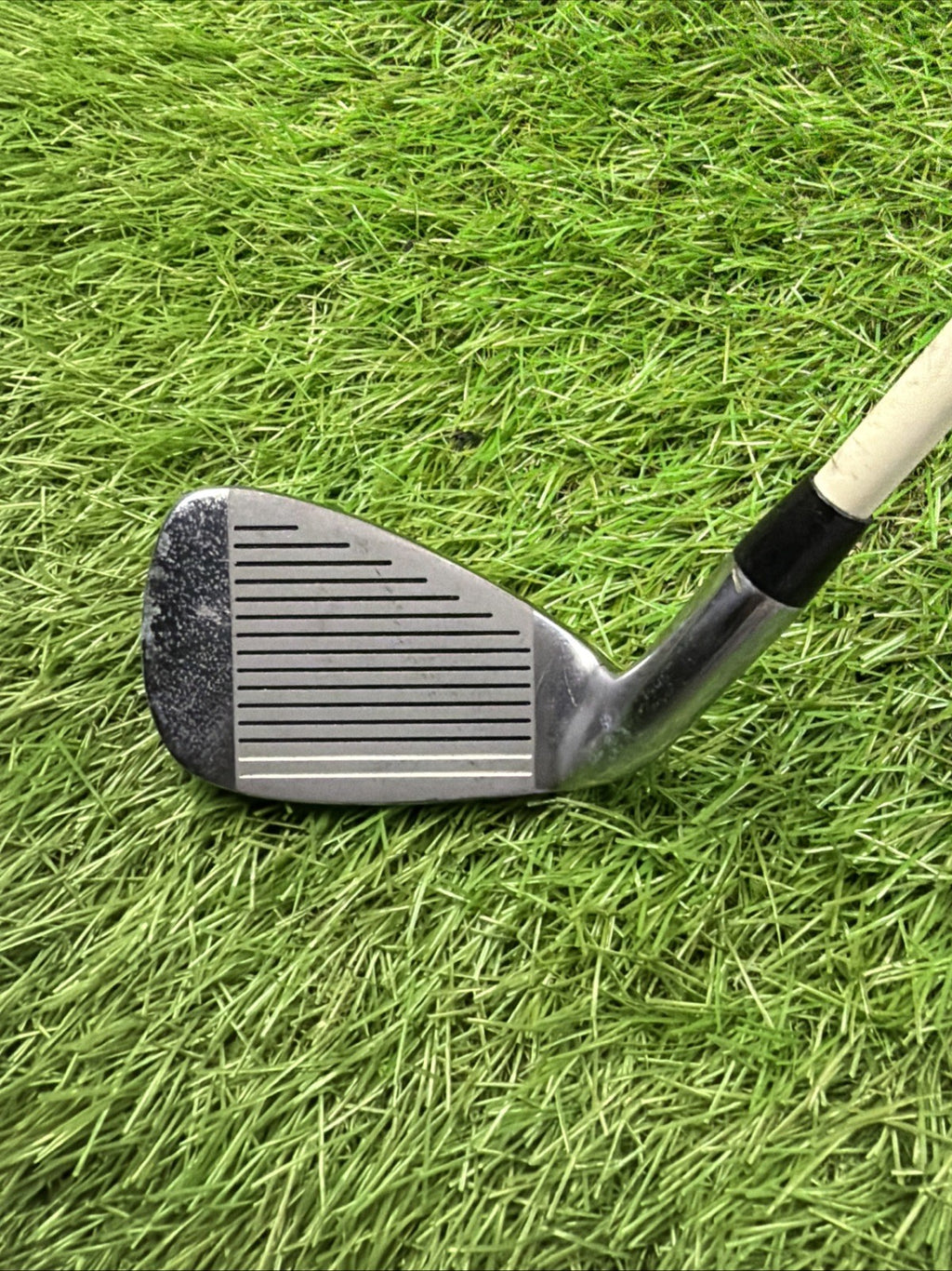 Wilson Hope 8 Iron RH Womens Flex Graphite Shaft 36"