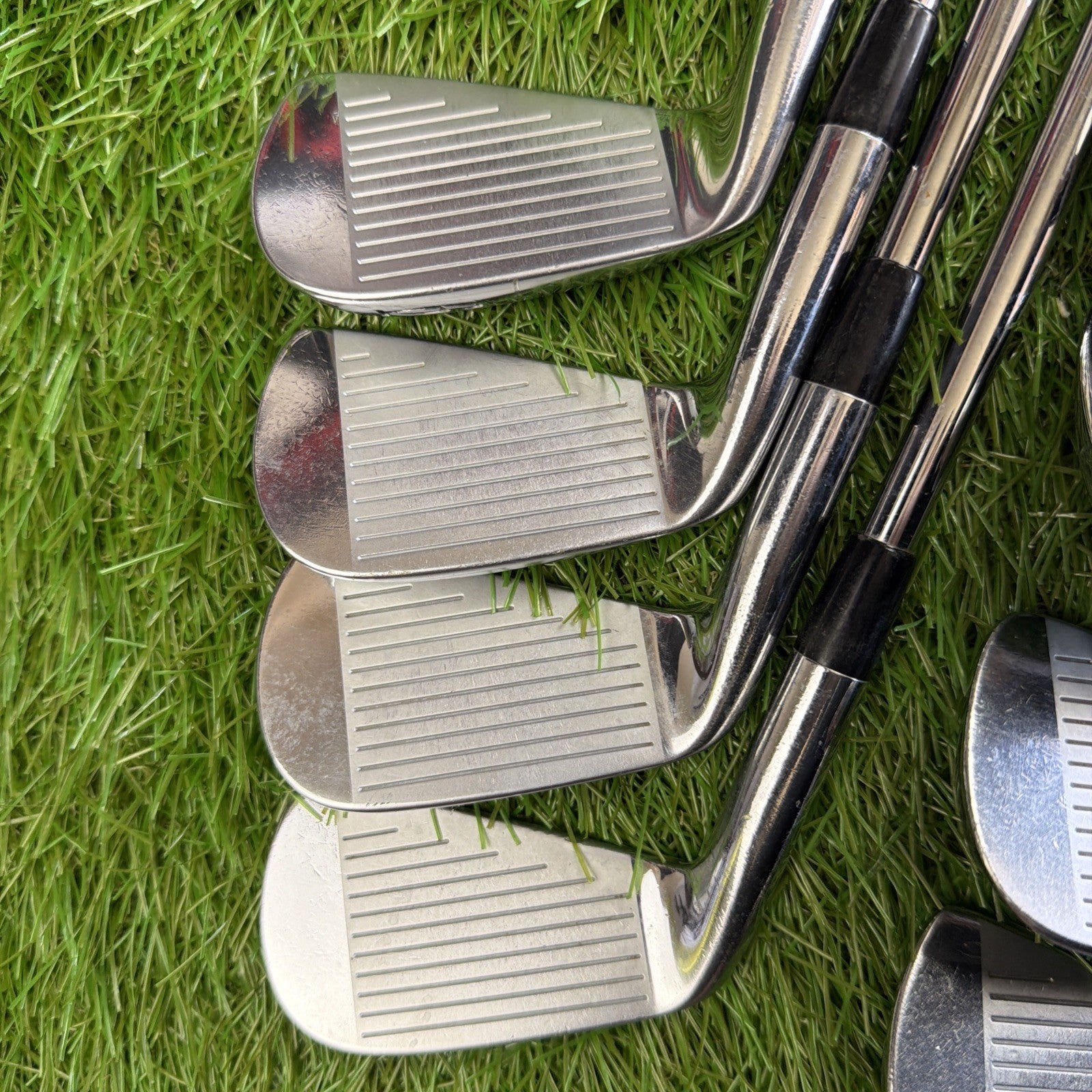 Titleist 690 MB Forged Iron Set (3-PW) RH Dynalite Gold R300 Reg Flex Shafts
