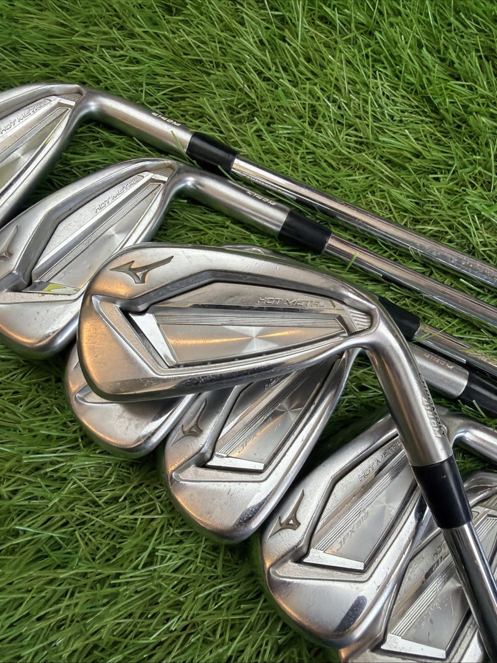 Mizuno JPX 919 Iron Set (4-PW) Hot Metal RH Nippon Tour105 Regular Flex Shafts