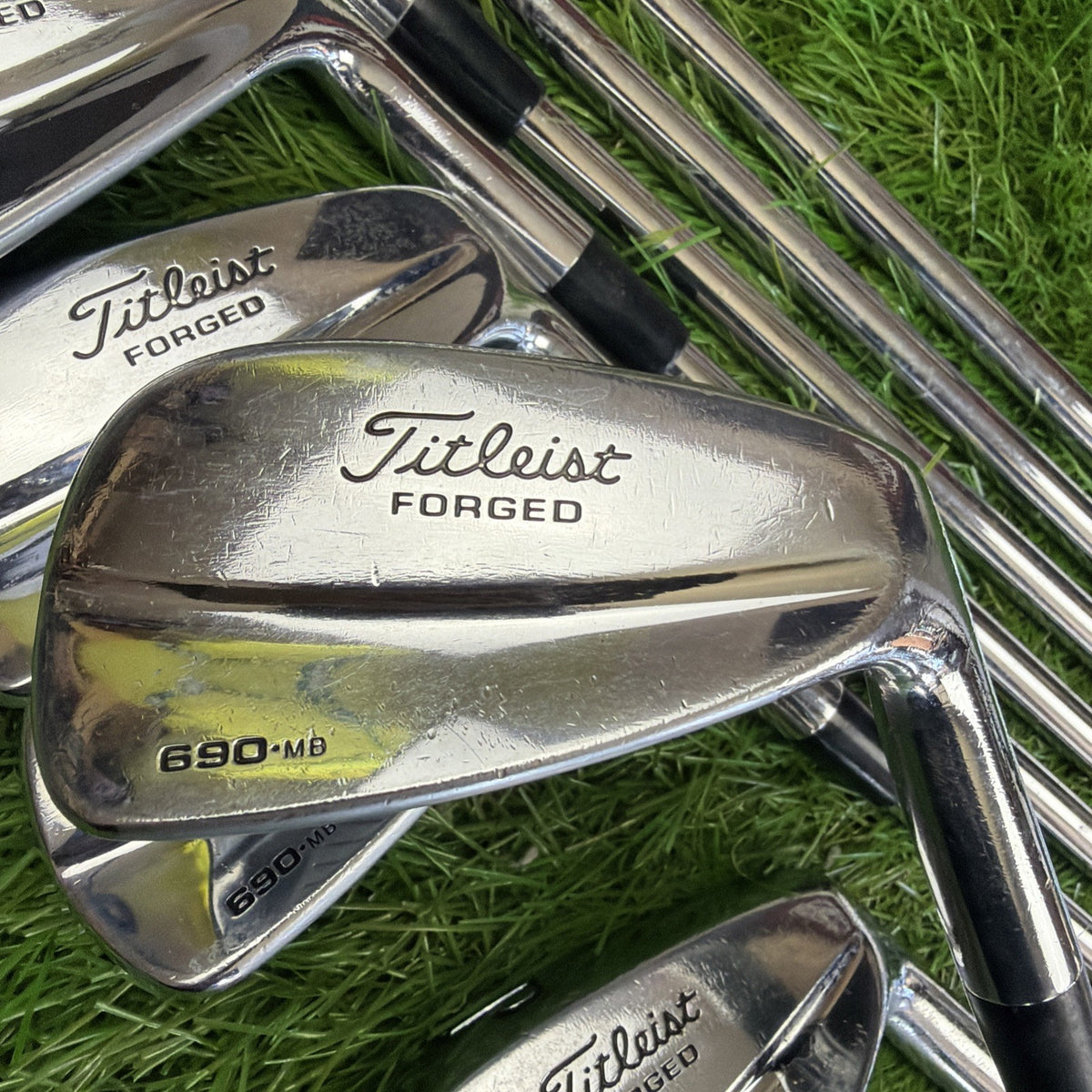 Titleist 690 MB Forged Iron Set (3-PW) RH Dynalite Gold R300 Reg Flex Shafts