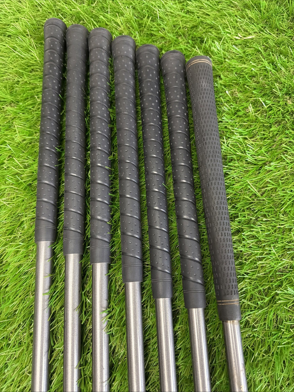 Wilson DyanaPower Oversize Iron Set (3-PW No 9 Iron) RH Std Flex Graphite Shafts