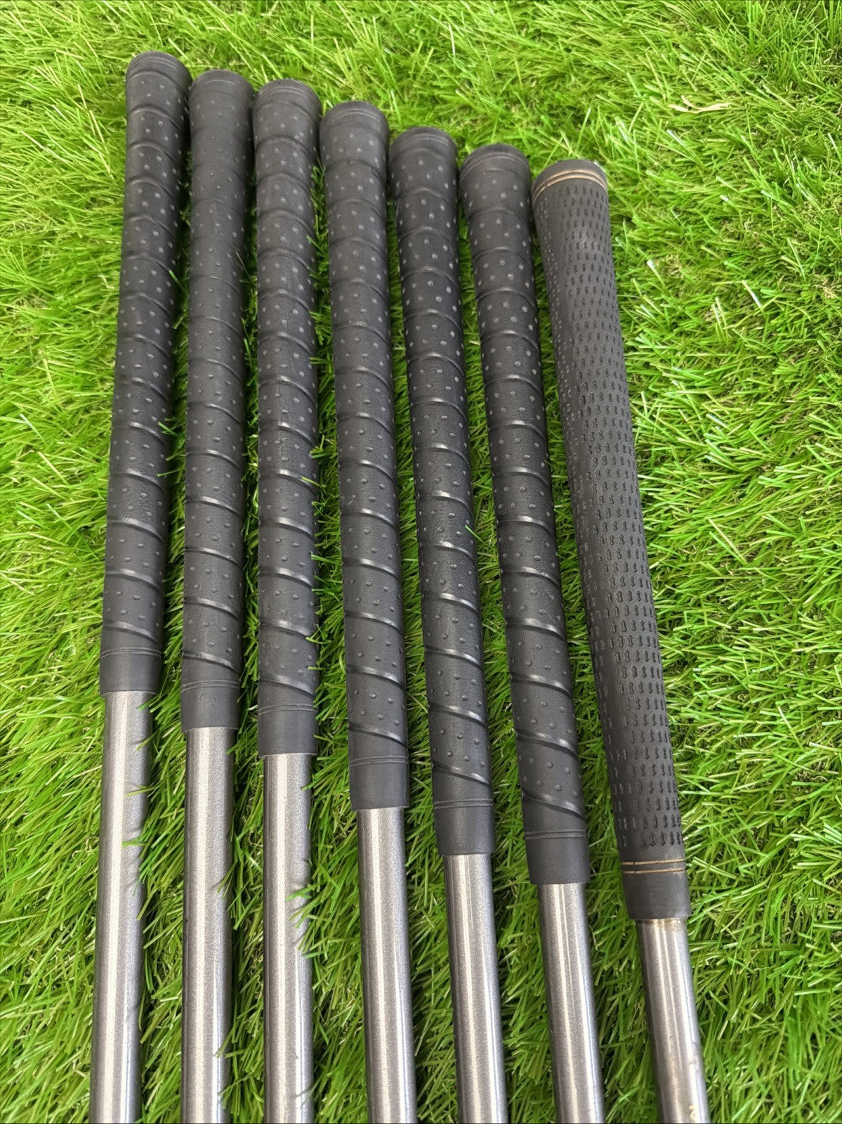 Wilson DyanaPower Oversize Iron Set (3-PW No 9 Iron) RH Std Flex Graphite Shafts