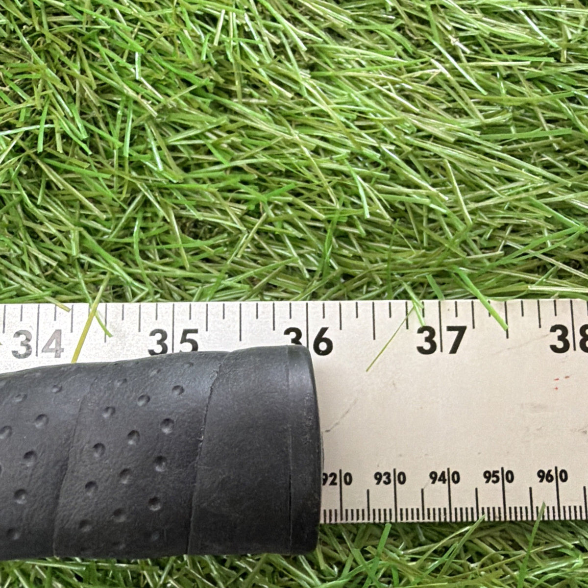Alien Tutch Mallet Putter RH Acculite Shaft 36"