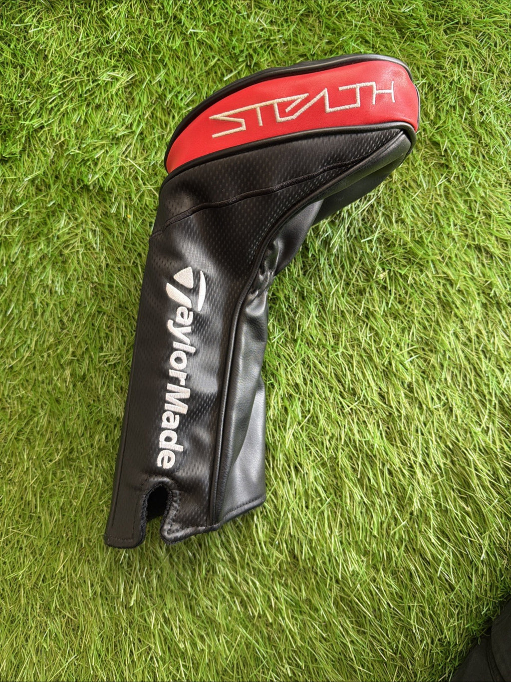 TaylorMade Stealth Driver Headcover Black/Red