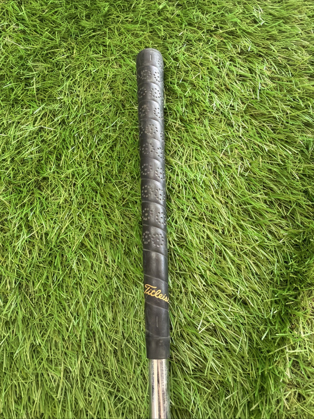 Titleist DCI 9 Iron RH Dynamic Gold Stiff Flex Shaft 36"