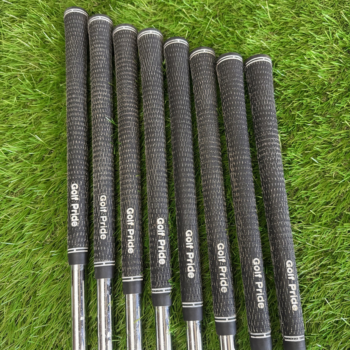 Titleist 690 MB Forged Iron Set (3-PW) RH Dynalite Gold R300 Reg Flex Shafts