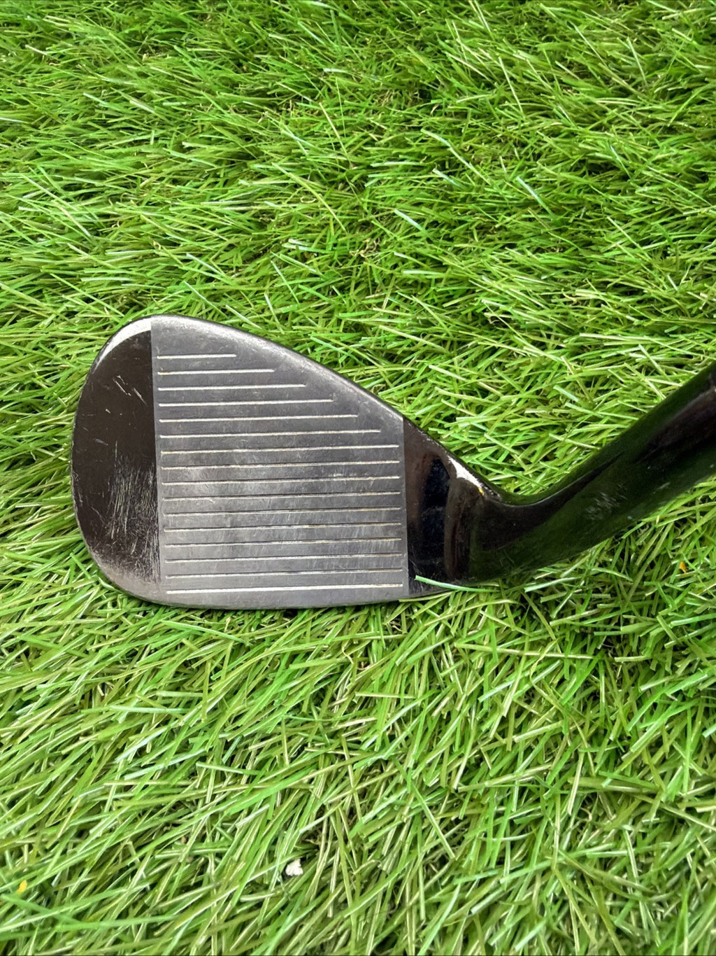 Wilson Deep Red 56° Wedge RH Regular Flex Steel Shaft 35"