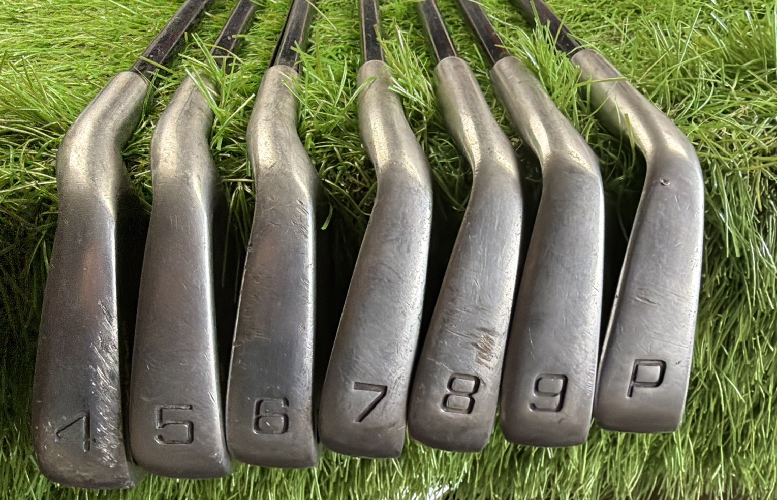 Tour Classic 848c Iron Set 4-PW RH True Ace Graphite Shafts