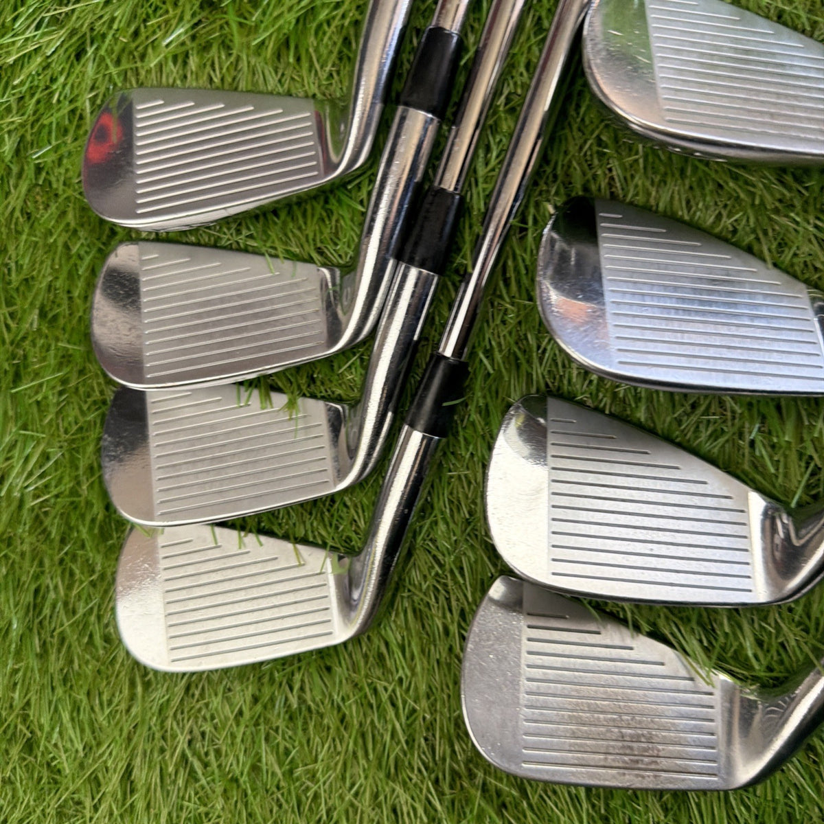 Titleist 690 MB Forged Iron Set (3-PW) RH Dynalite Gold R300 Reg Flex Shafts