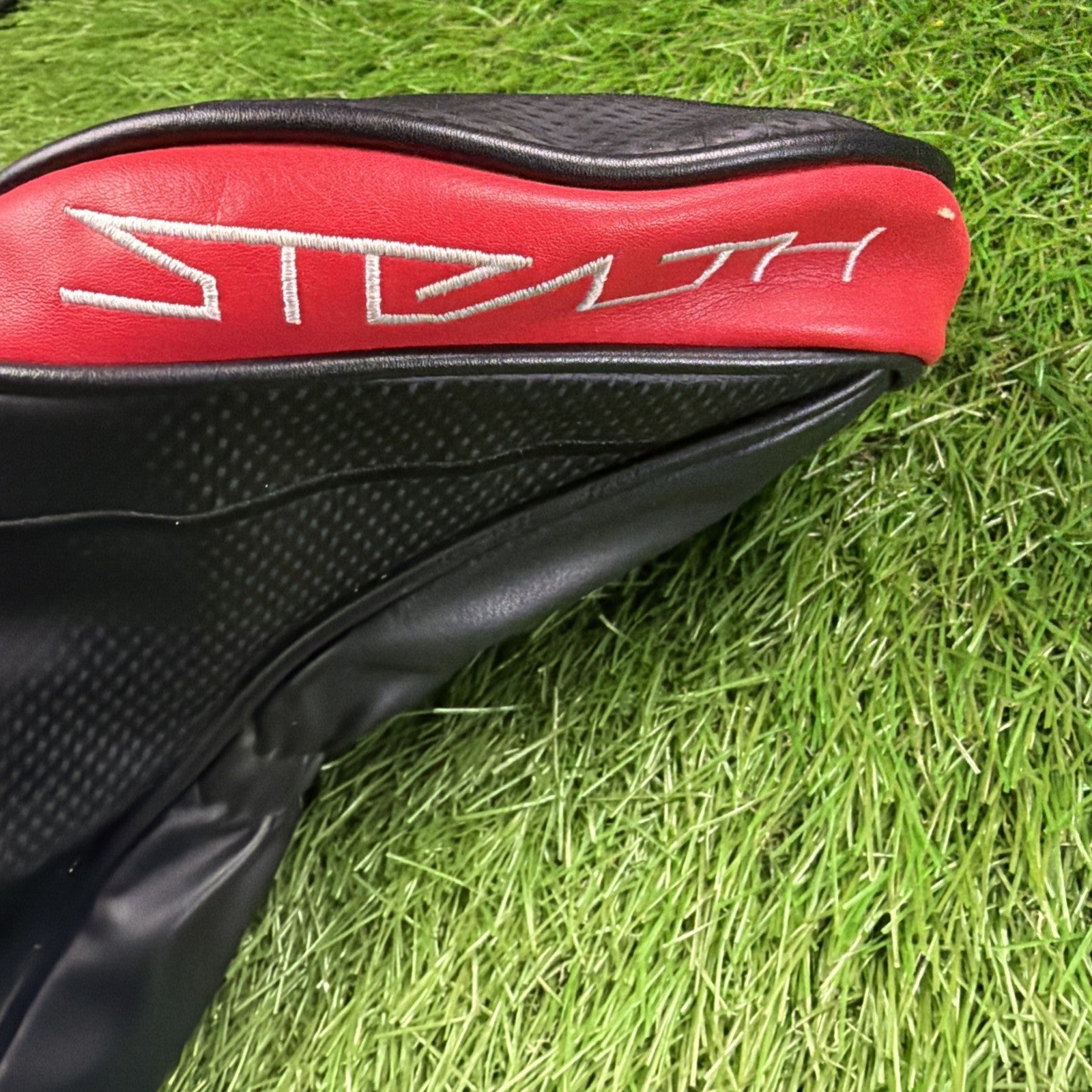 TaylorMade Stealth Driver Head Cover Black/Red