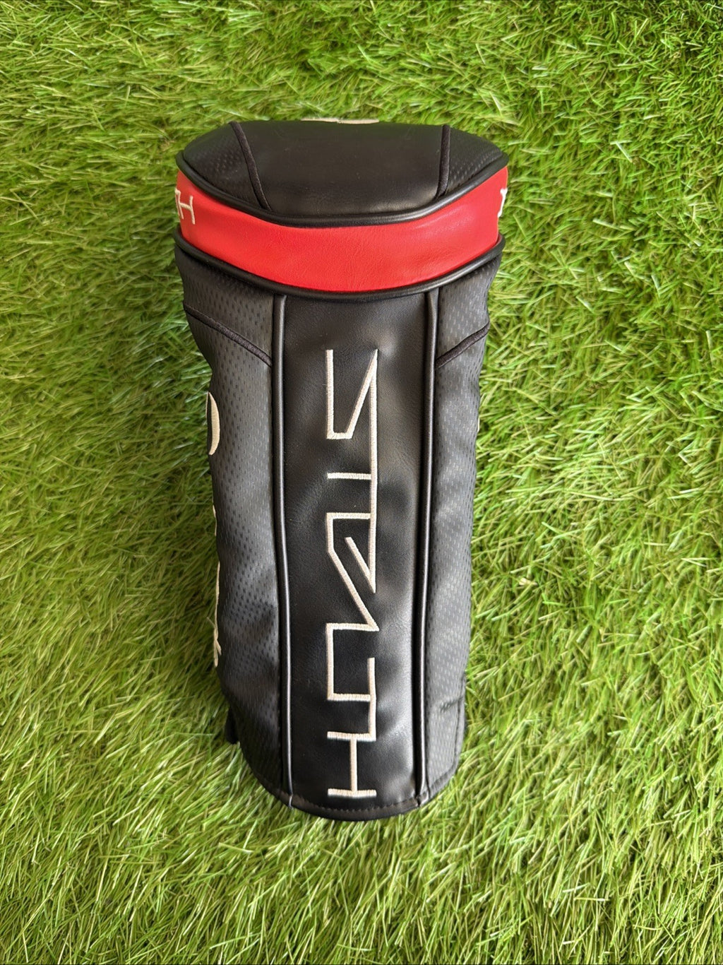TaylorMade Stealth Driver Headcover Black/Red