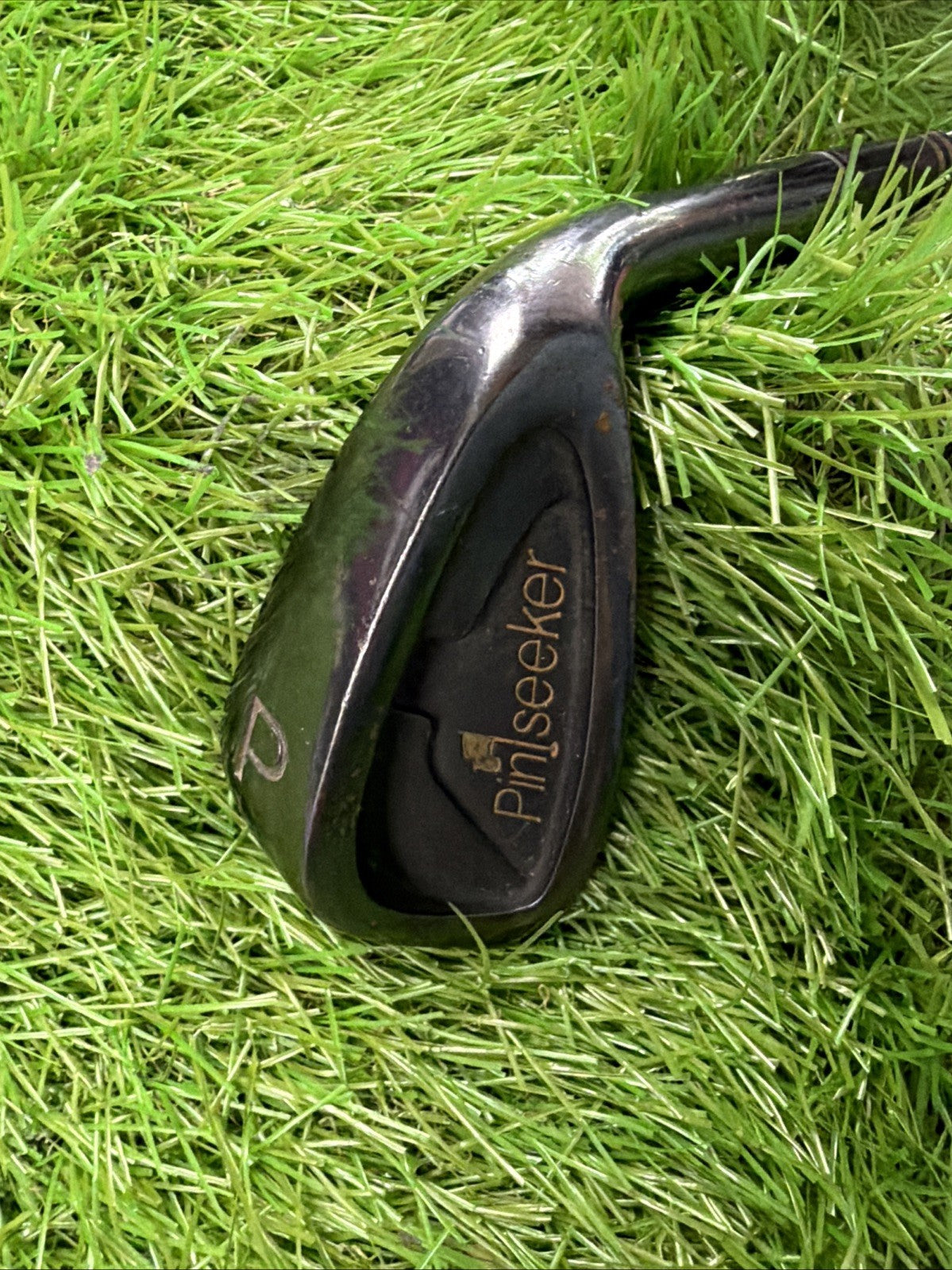 Pinseeker Pitching Wedge RH Dynamic Gold S300U Stiff Flex 35"