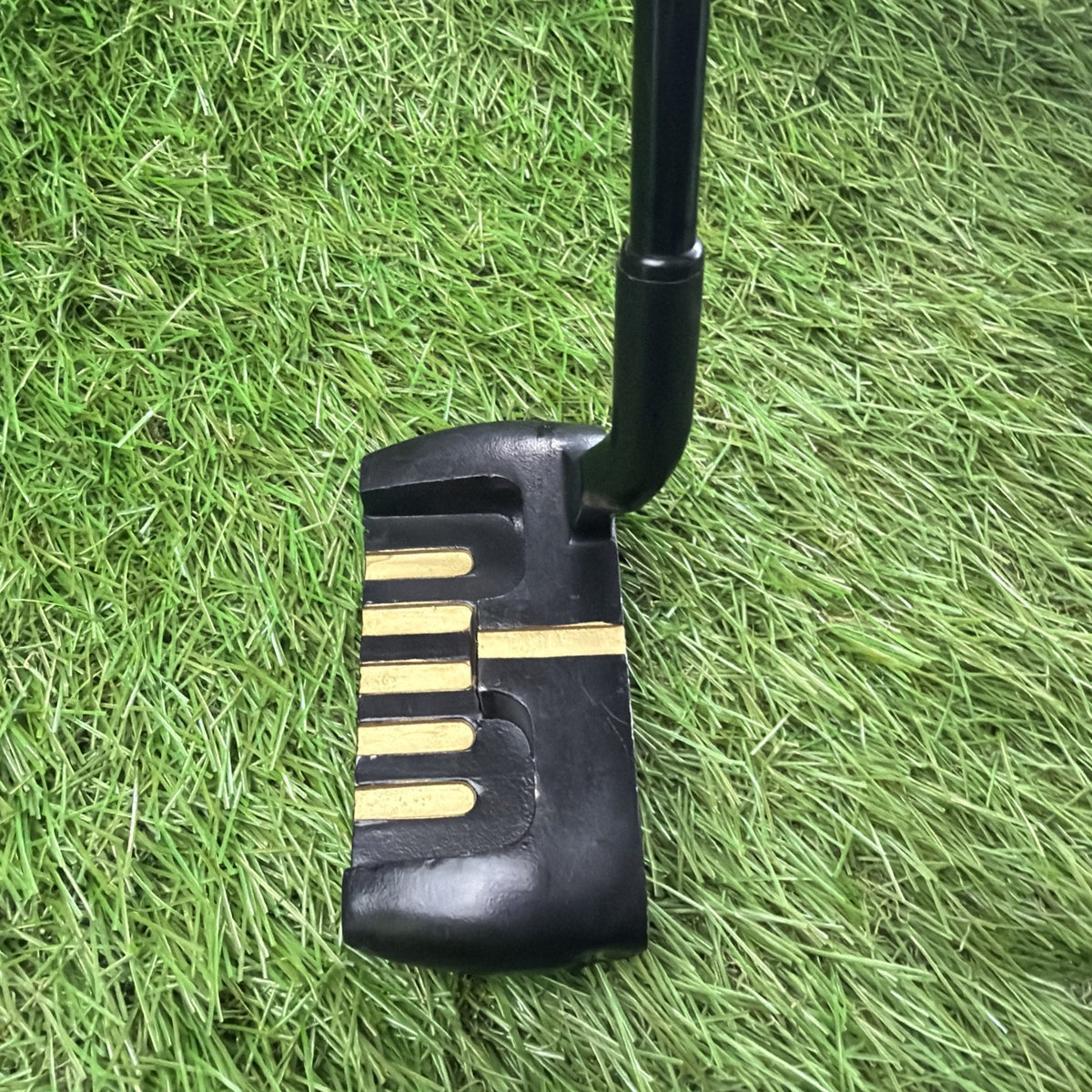 Alien Tutch Mallet Putter RH Acculite Shaft 36"