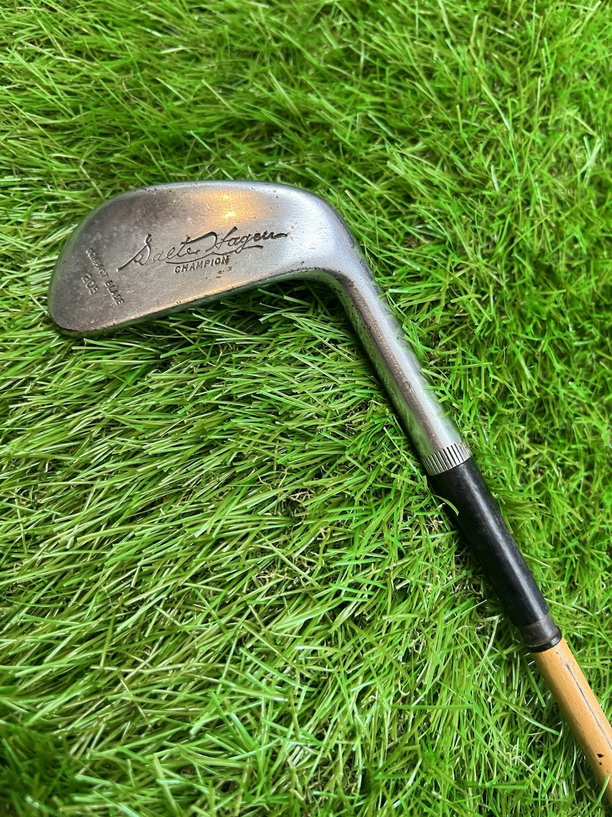 Antique Walter Hagen 5 Iron Compact Blade 205 RH  Leather Grip 37"