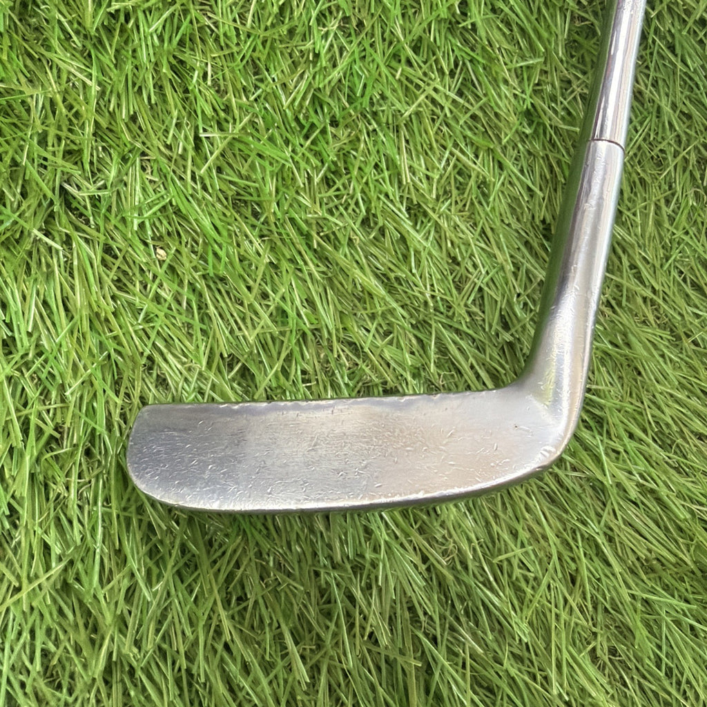 The Wilson 8802 Vintage Putter RH Steel Shaft Leather Wrap Grip 35.5"
