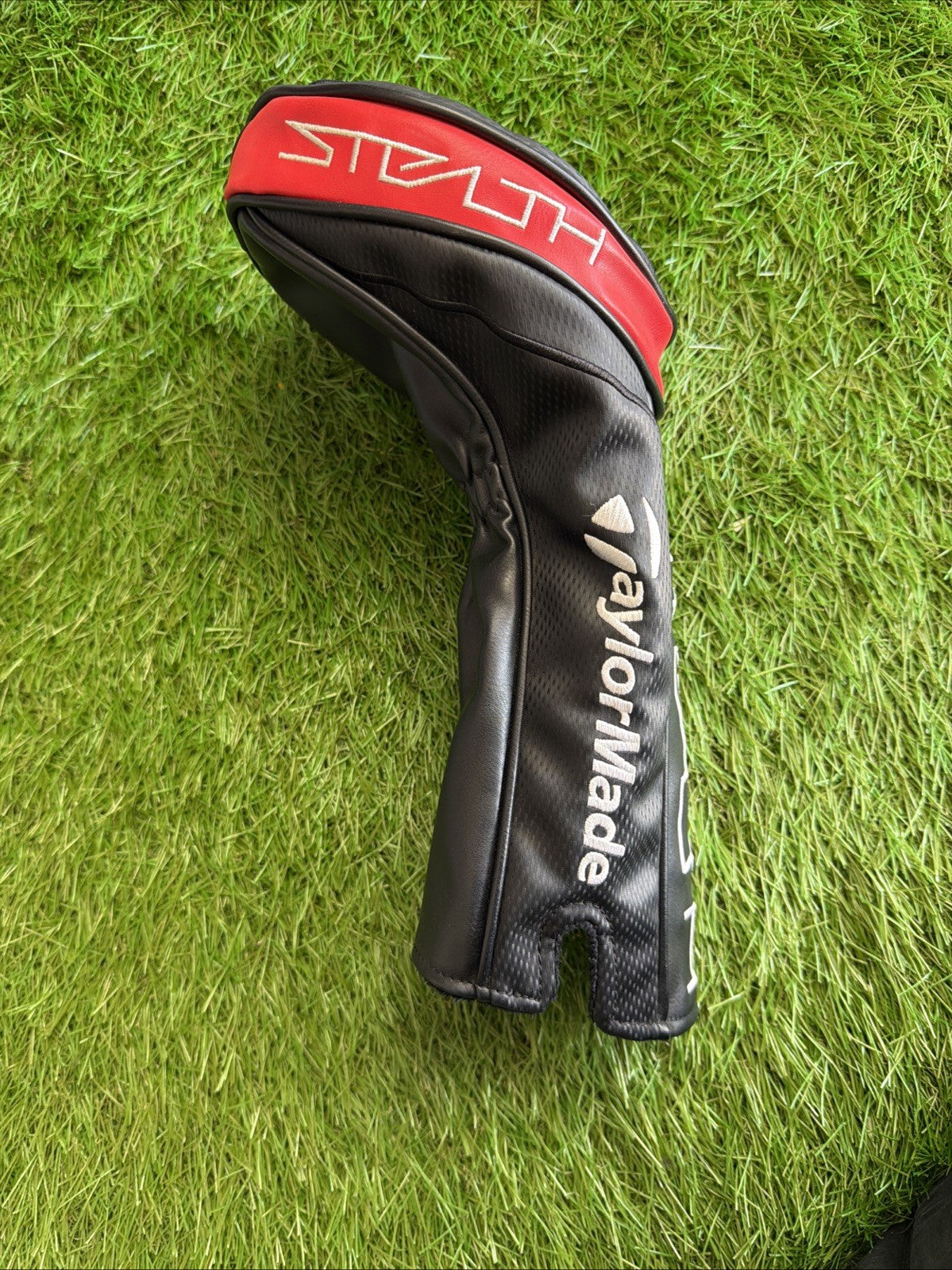 TaylorMade Stealth Driver Headcover Black/Red