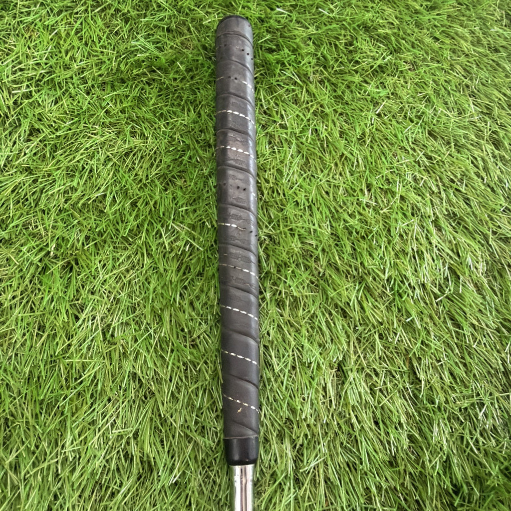 The Wilson 8802 Vintage Putter RH Steel Shaft Leather Wrap Grip 35.5"