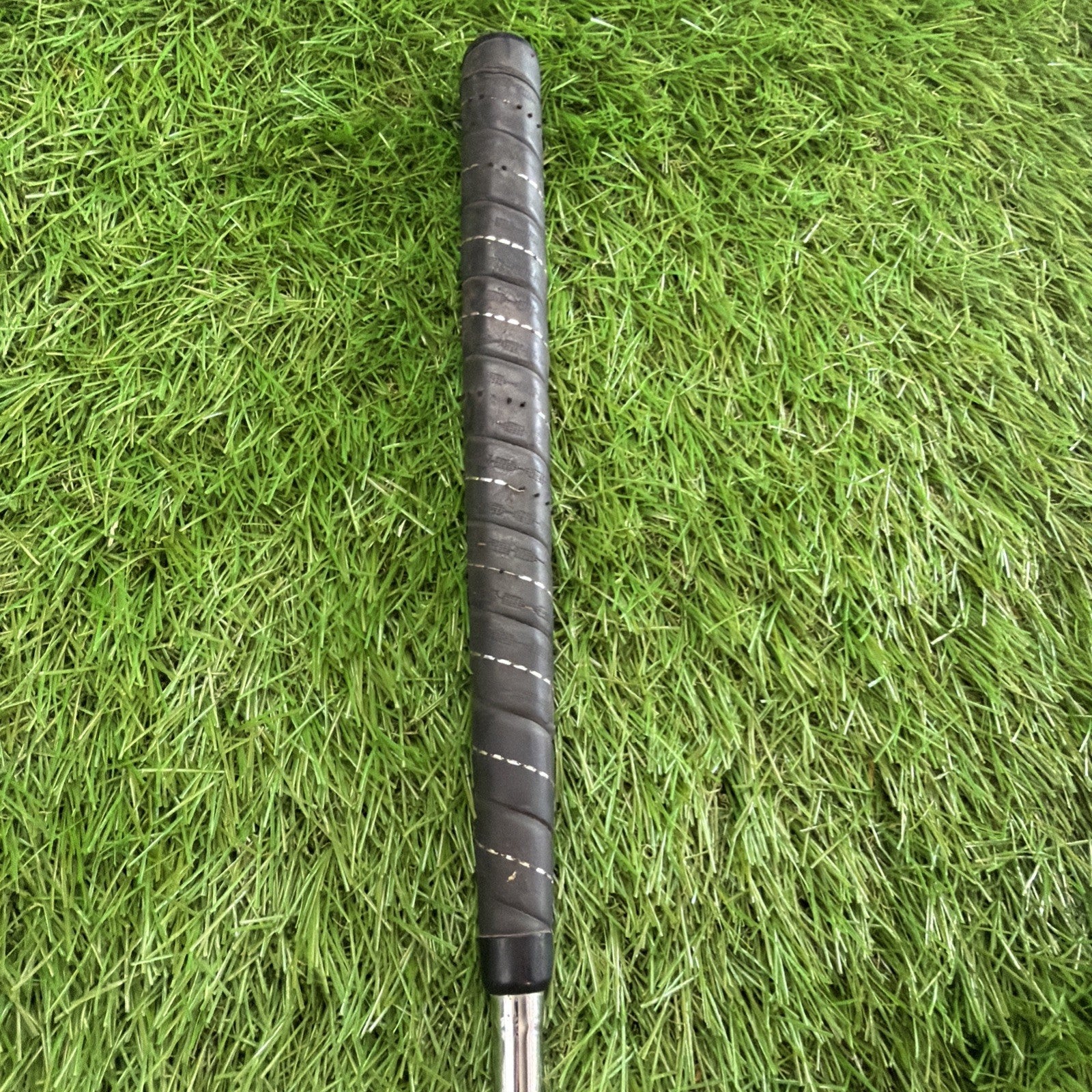 The Wilson 8802 Vintage Putter RH Steel Shaft Leather Wrap Grip 35.5"