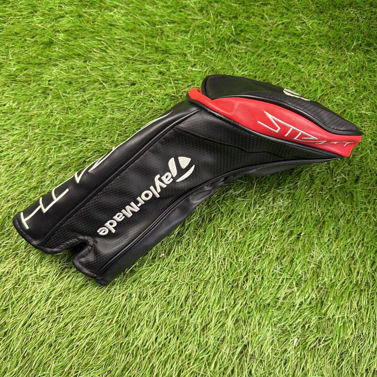 TaylorMade Stealth Driver Head Cover Black/Red