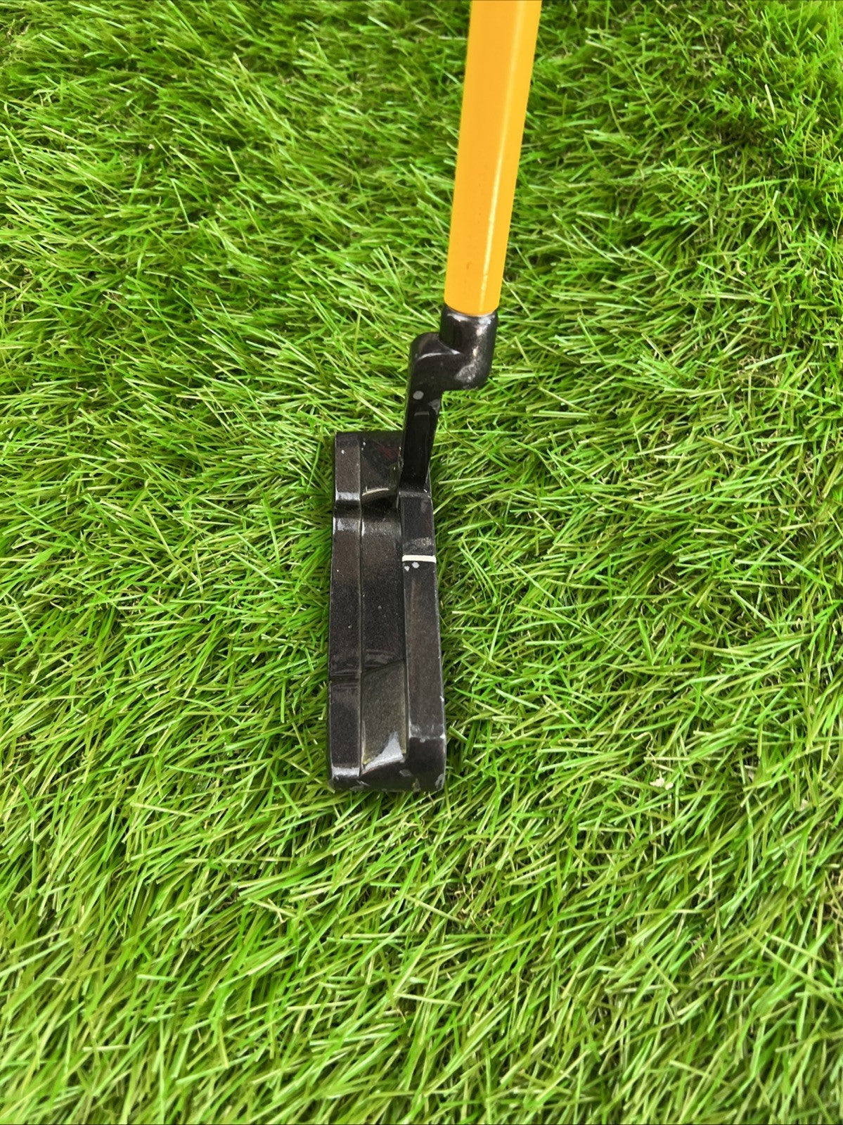 Momentus Golf 2.5 lb RH Weighted Training Putter 33.5"
