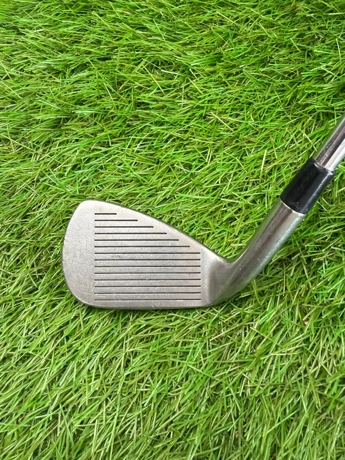 Titleist DCI 981 8 Iron RH Dynamic Golf Sensicore S300U Stiff Flex 37"